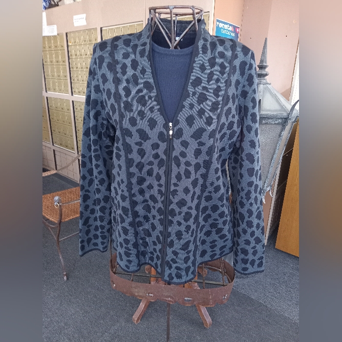 Misook Stylish Black And Gray Leopard Print Cardigan